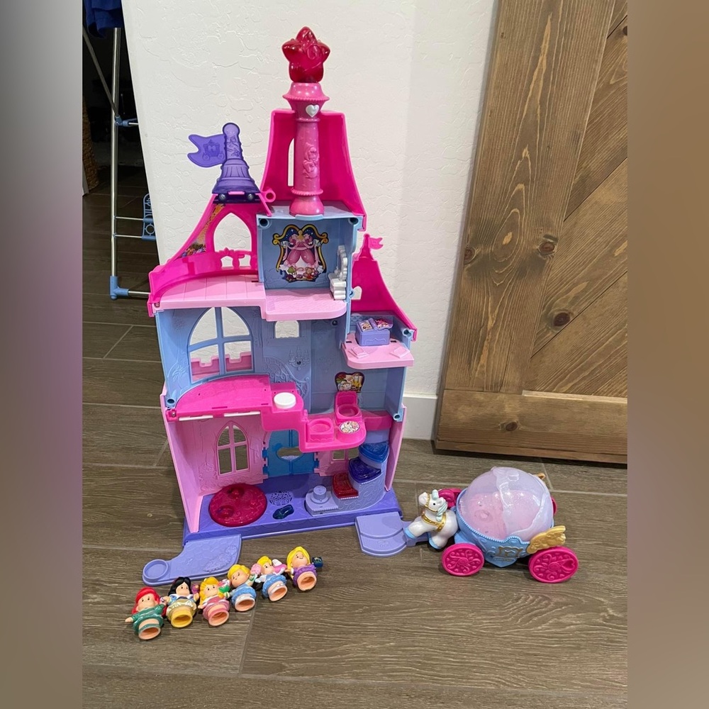 Little People Disney Princess Castle & Carriage